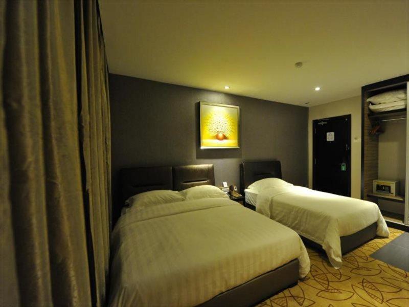 Milano Hotel Kluang Exteriör bild
