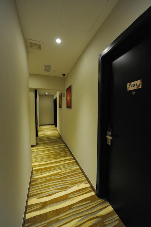 Milano Hotel Kluang Exteriör bild