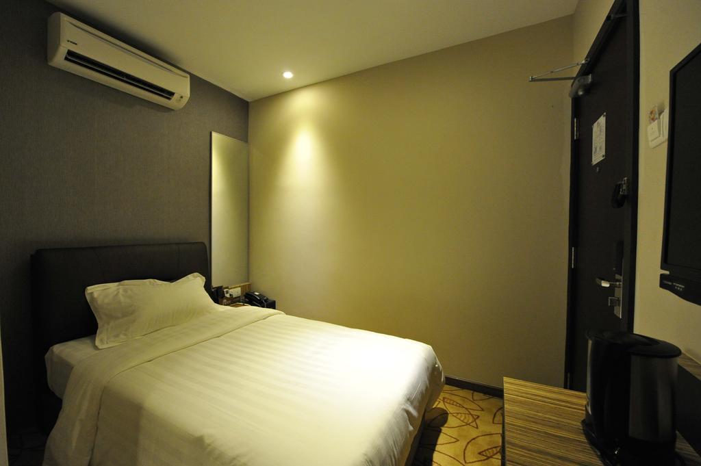 Milano Hotel Kluang Exteriör bild